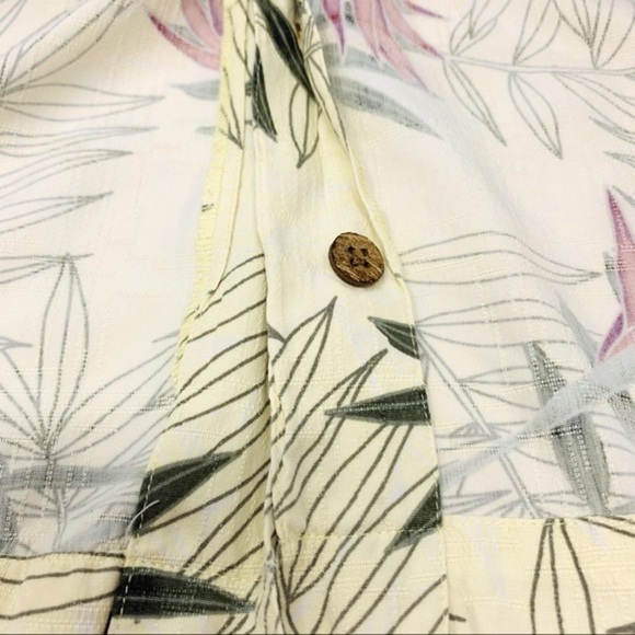 Caribbean Silk Blend Hawaiian Short Sleeve Shirt Size L Coconut Button Beige - Picture 9 of 10